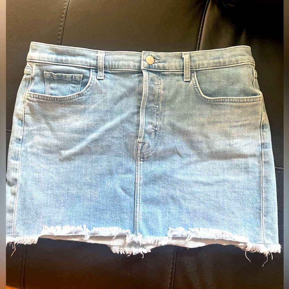 J Brand, denim skit, barely worn, size 29